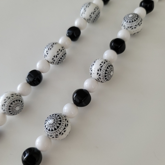 Vintage Black & White Necklace Ball Beads Unique Pattern #584 - Picture 8 of 9